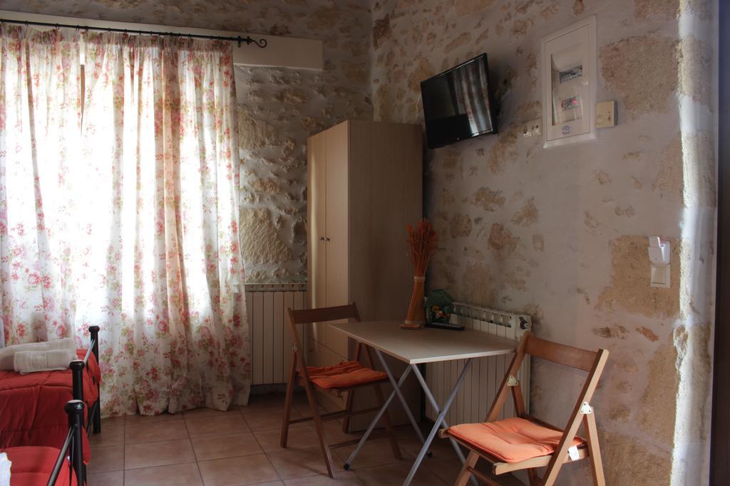 Artemisia Traditional Home Choudetsi Экстерьер фото