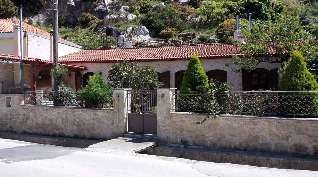Artemisia Traditional Home Choudetsi Экстерьер фото