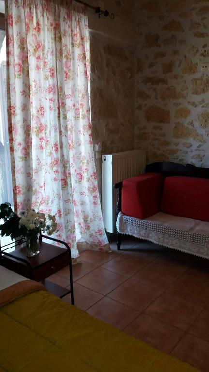 Artemisia Traditional Home Choudetsi Экстерьер фото