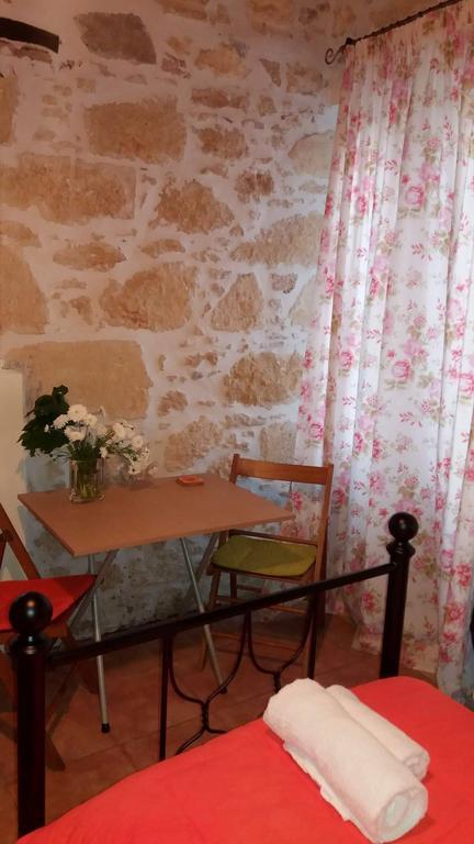 Artemisia Traditional Home Choudetsi Экстерьер фото